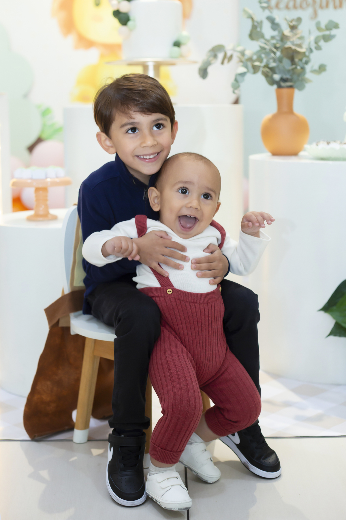 Aniversário, festa, um ano, doces, bexigas, temas, bagunça, criança, 