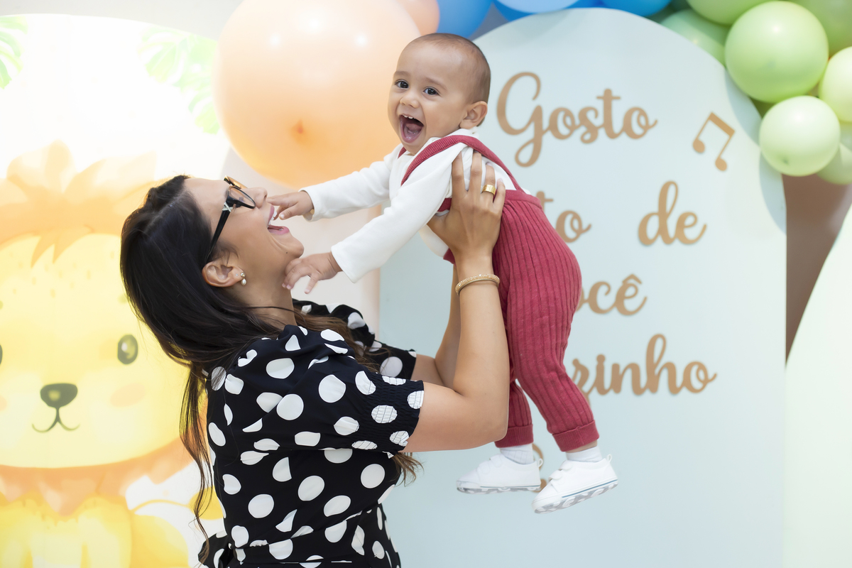 Aniversário, festa, um ano, doces, bexigas, temas, bagunça, criança, 