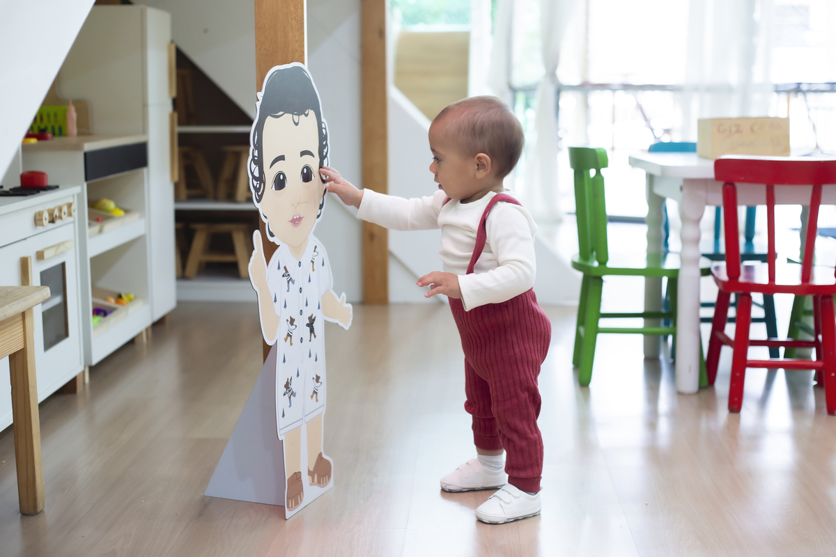 Aniversário, festa, um ano, doces, bexigas, temas, bagunça, criança, 