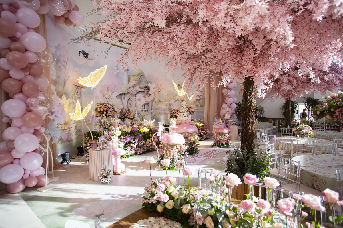 Aniversário, festa, um ano, doces, bexigas, temas, bagunça, criança, 