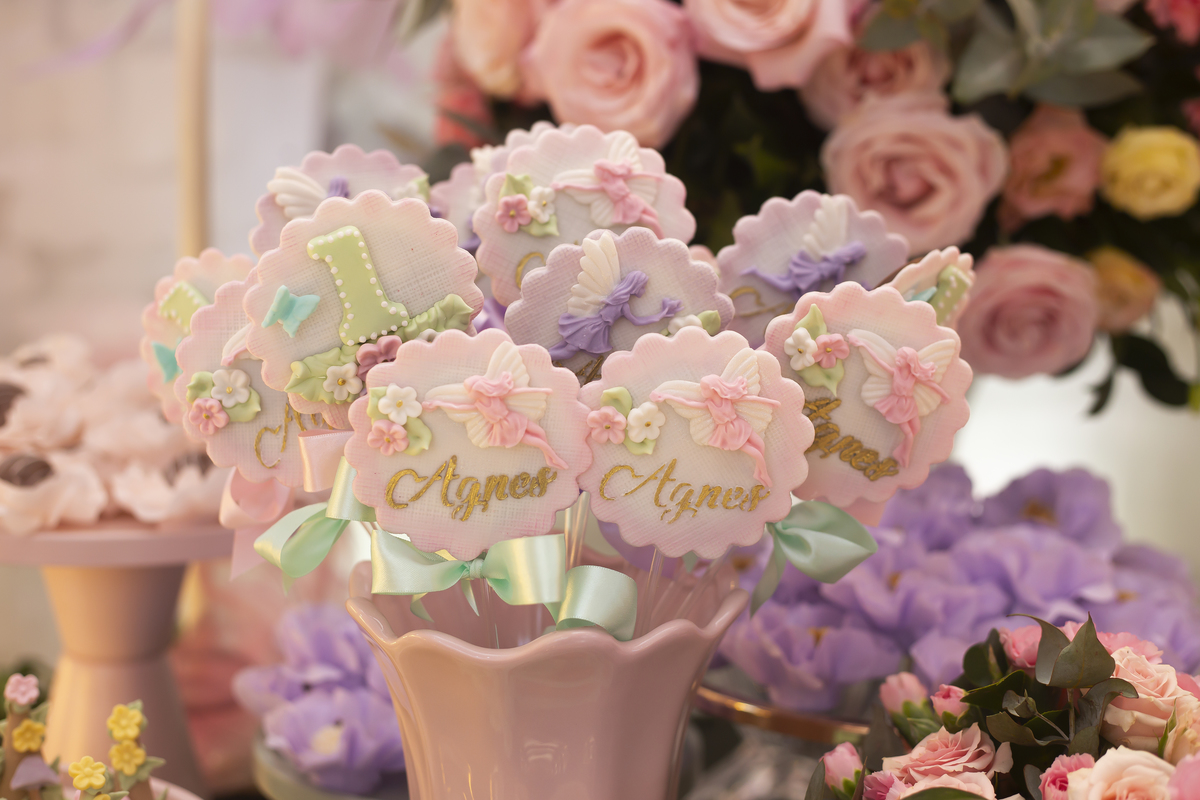 Aniversário, festa, um ano, doces, bexigas, temas, bagunça, criança, 