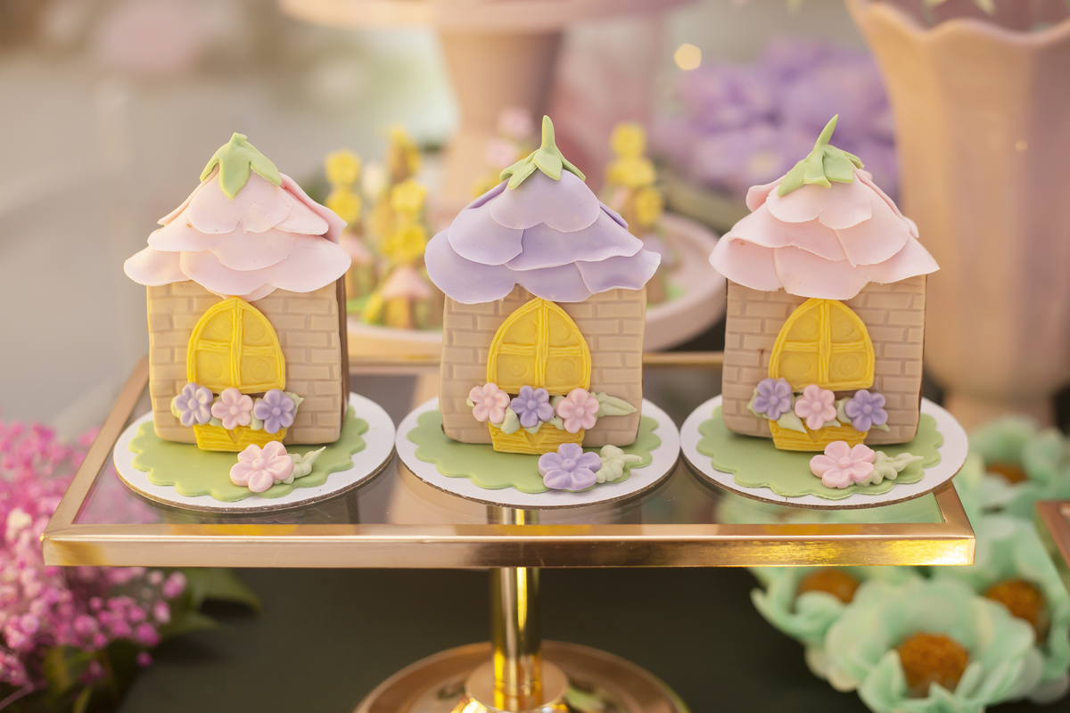 Aniversário, festa, um ano, doces, bexigas, temas, bagunça, criança, 