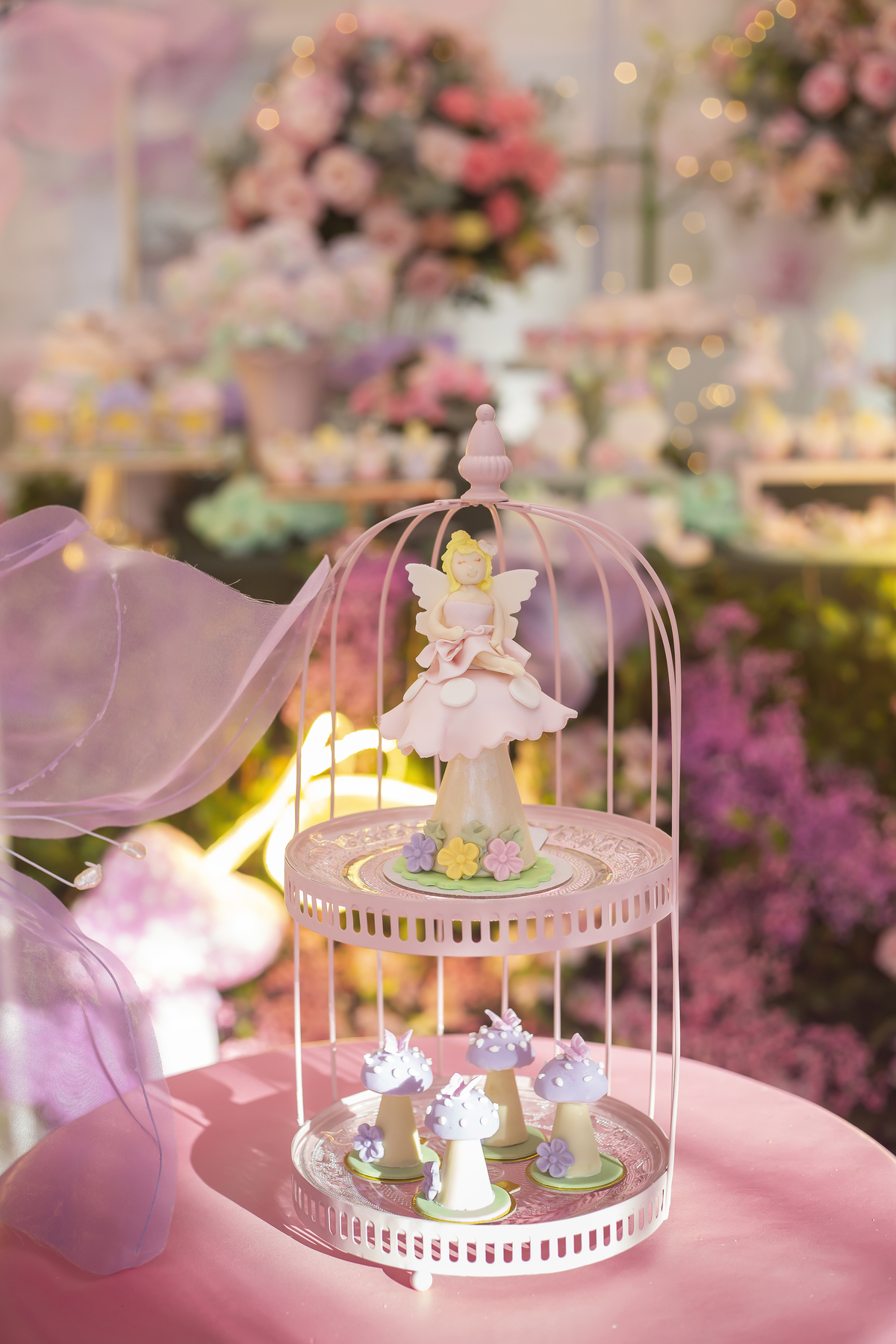 Aniversário, festa, um ano, doces, bexigas, temas, bagunça, criança, 