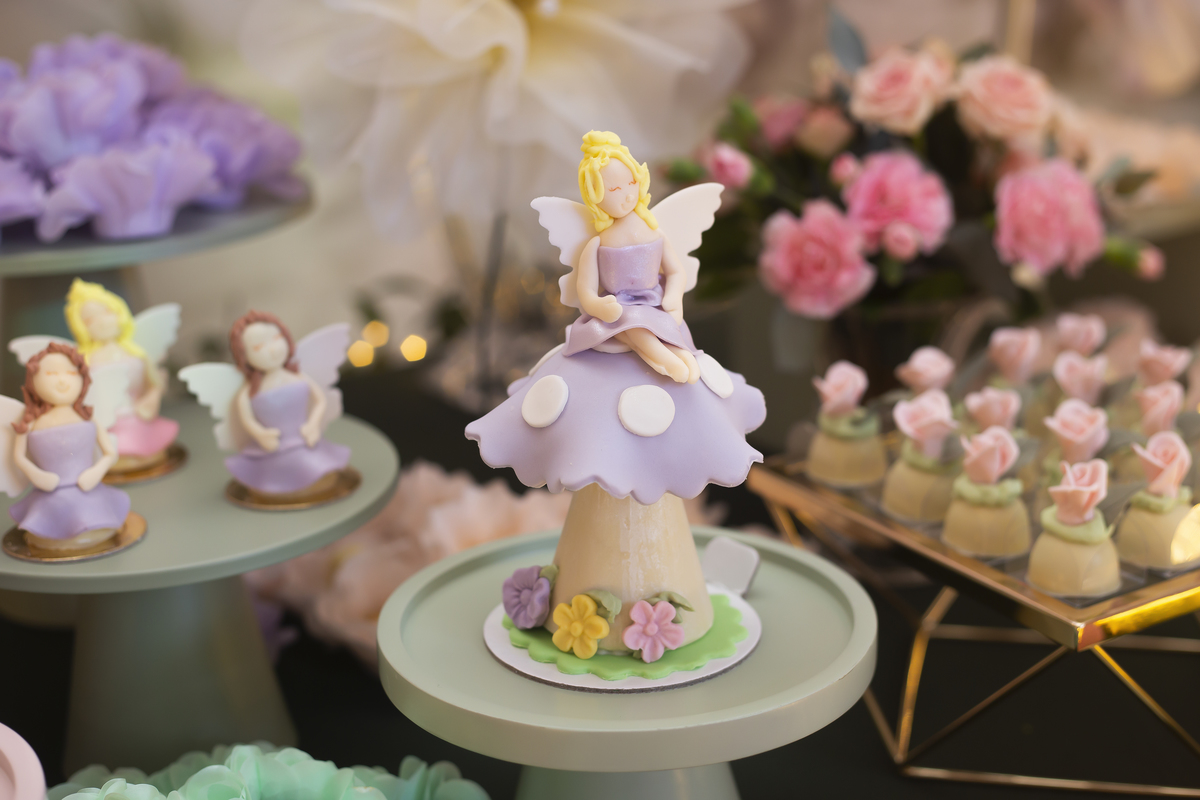 Aniversário, festa, um ano, doces, bexigas, temas, bagunça, criança, 