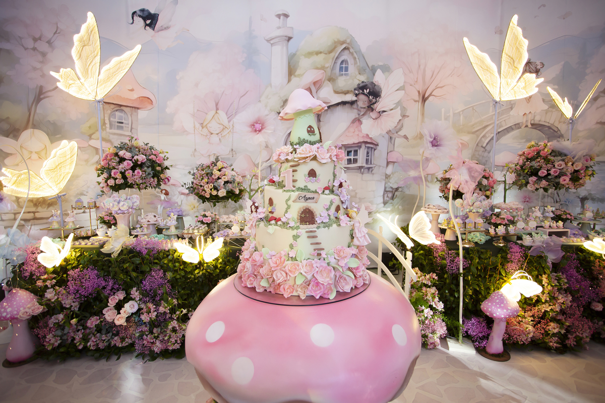 Aniversário, festa, um ano, doces, bexigas, temas, bagunça, criança, 