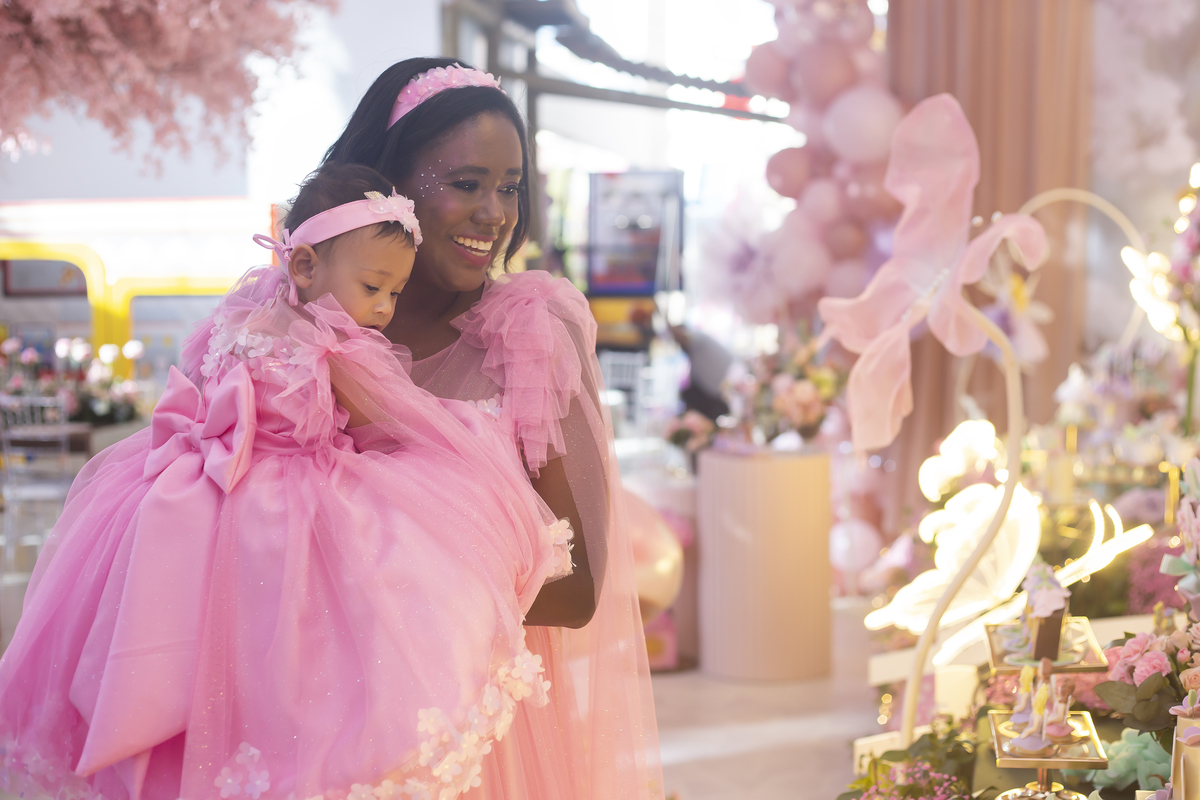 Aniversário, festa, um ano, doces, bexigas, temas, bagunça, criança, 