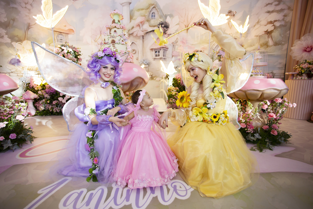 Aniversário, festa, um ano, doces, bexigas, temas, bagunça, criança, 