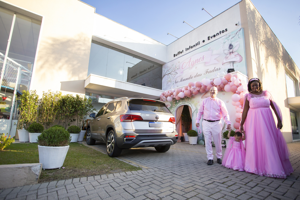 Aniversário, festa, um ano, doces, bexigas, temas, bagunça, criança, 