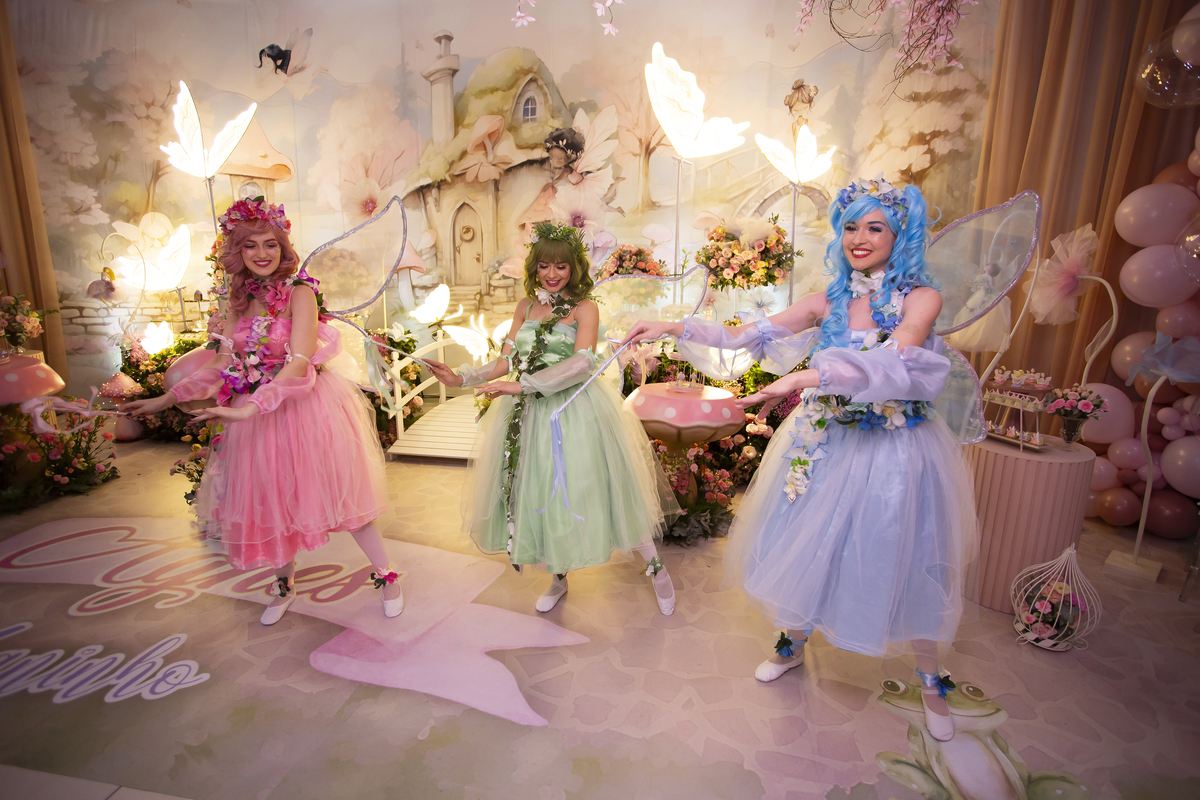 Aniversário, festa, um ano, doces, bexigas, temas, bagunça, criança, 