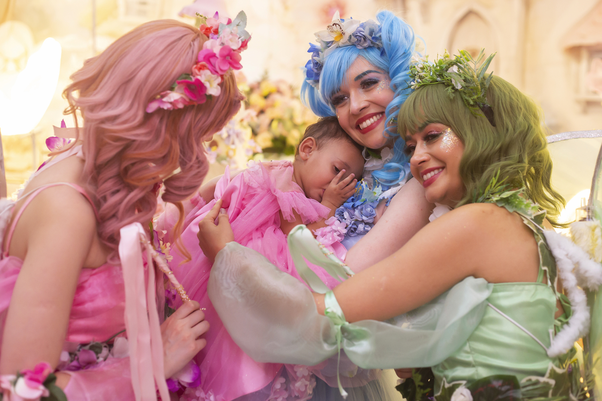 Aniversário, festa, um ano, doces, bexigas, temas, bagunça, criança, 