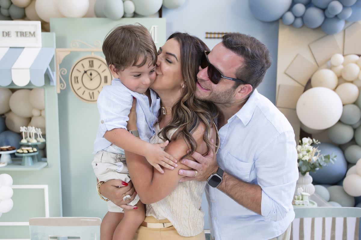 Aniversário, festa, um ano, doces, bexigas, temas, bagunça, criança, brinquedos, buffet infantil. 