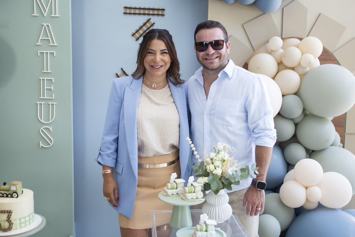 Aniversário, festa, um ano, doces, bexigas, temas, bagunça, criança, brinquedos, buffet infantil. 