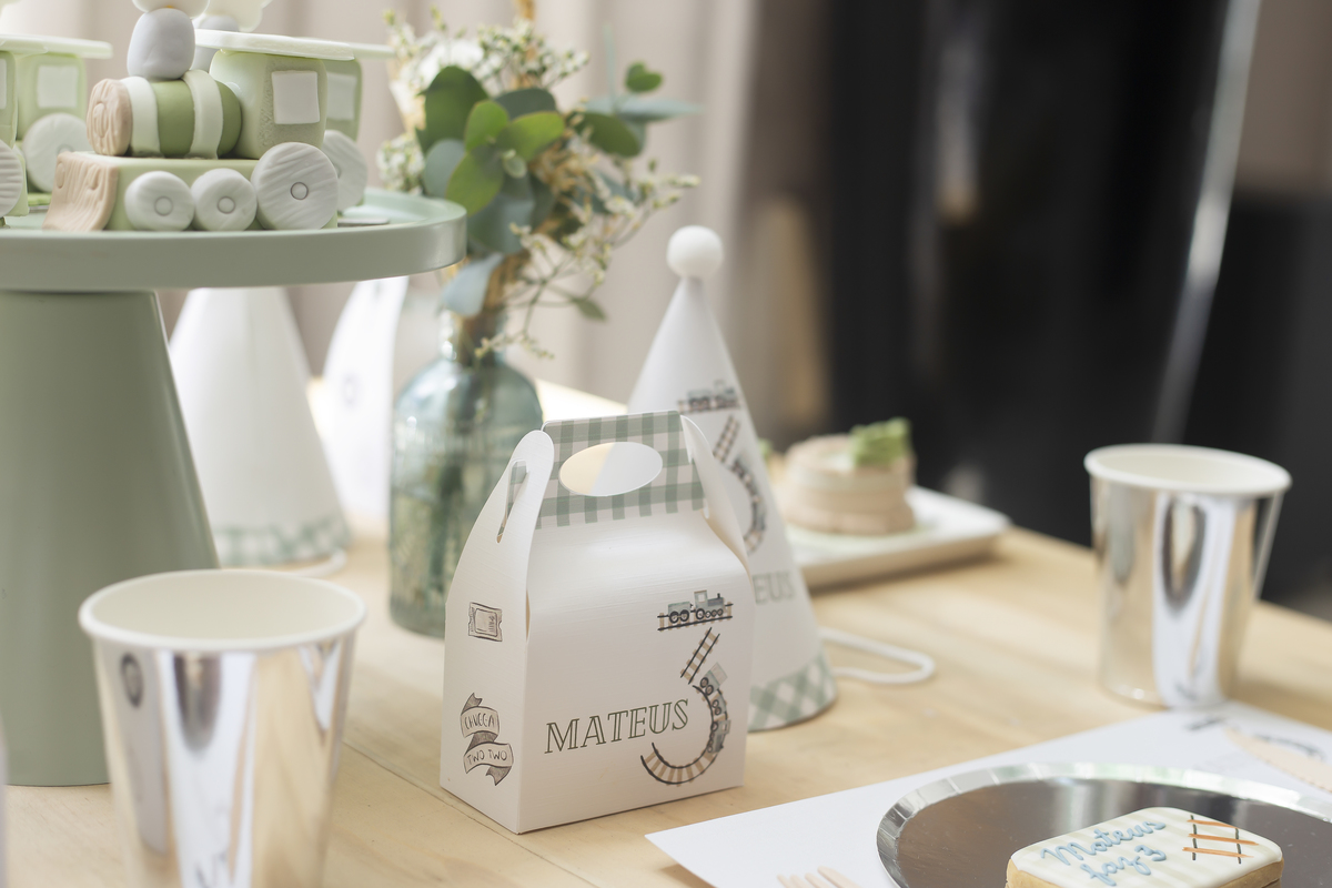 Aniversário, festa, um ano, doces, bexigas, temas, bagunça, criança, brinquedos, buffet infantil. 