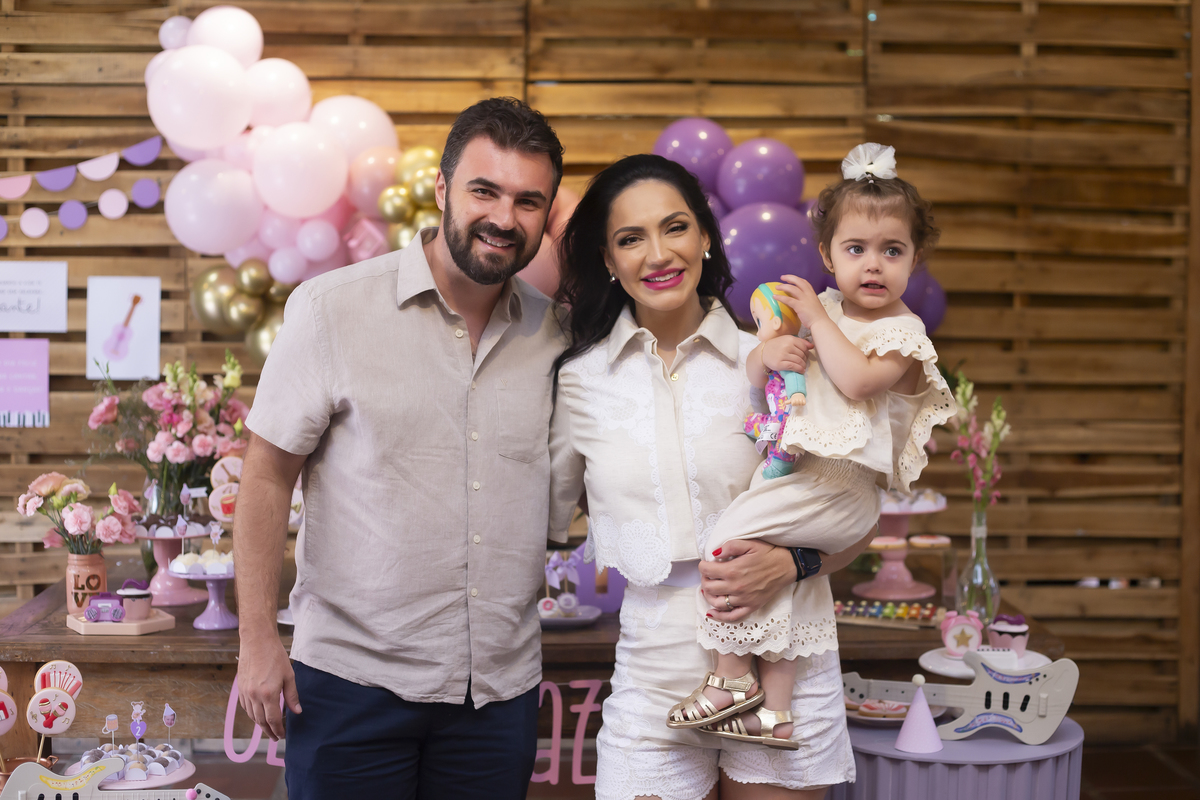 Aniversário, festa, um ano, doces, bexigas, temas, bagunça, criança, brinquedos, buffet infantil. 