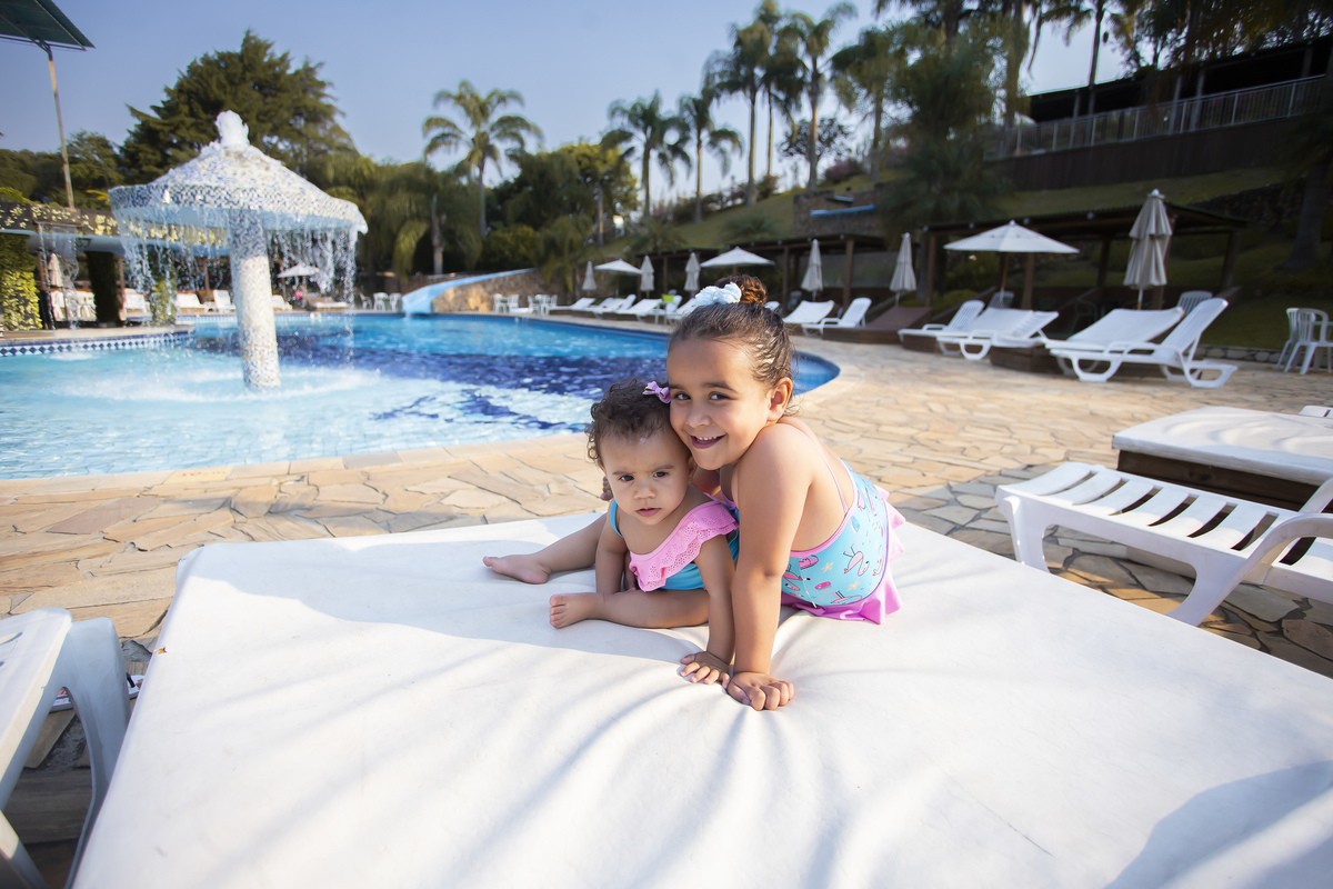 Família, criança, infantil, bagunça, smash the cake, smash the water, alegria. 