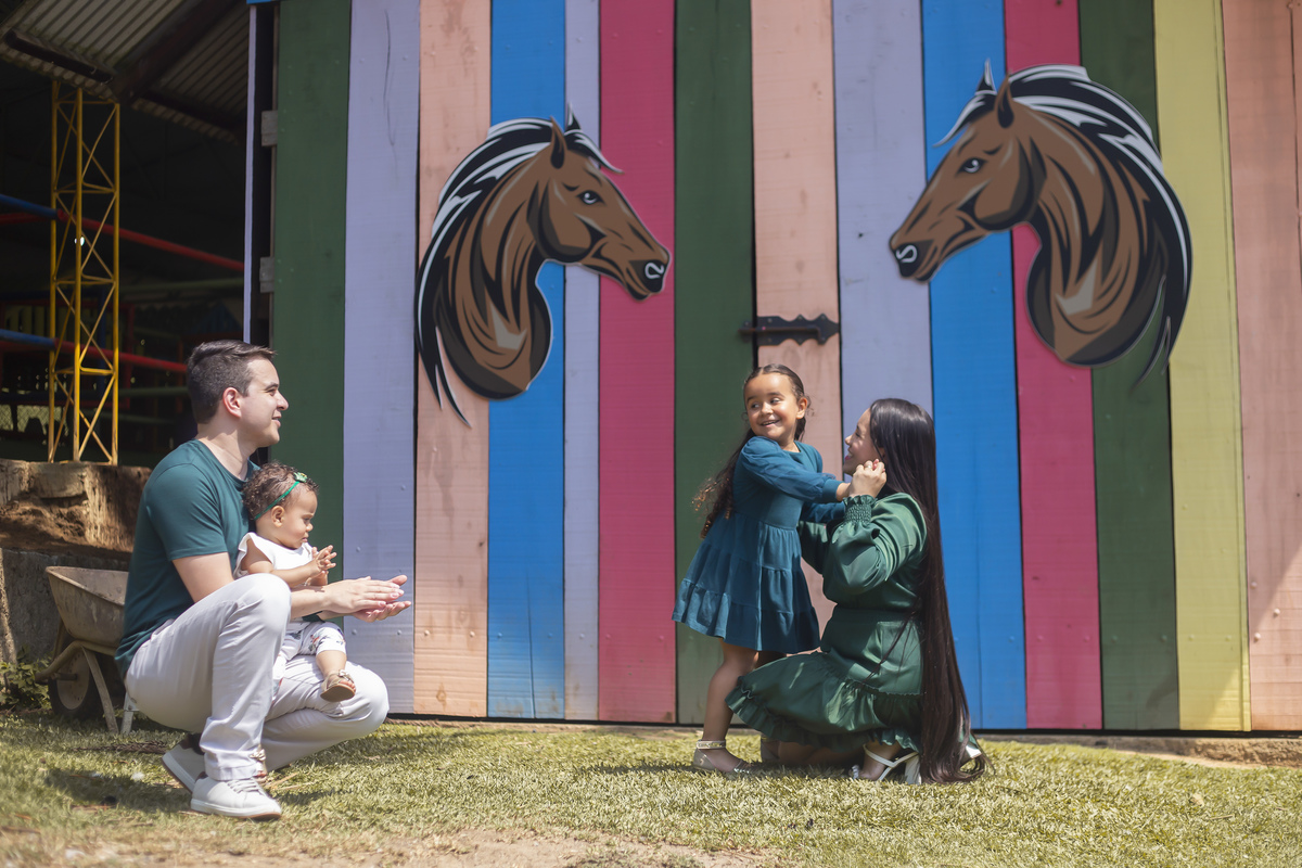 Família, criança, infantil, bagunça, smash the cake, smash the water, alegria. 