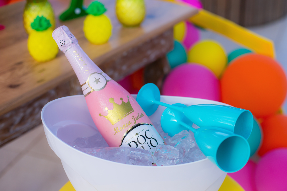 Aniversário, festa, um ano, doces, bexigas, temas, bagunça, criança, brinquedos, buffet infantil. 