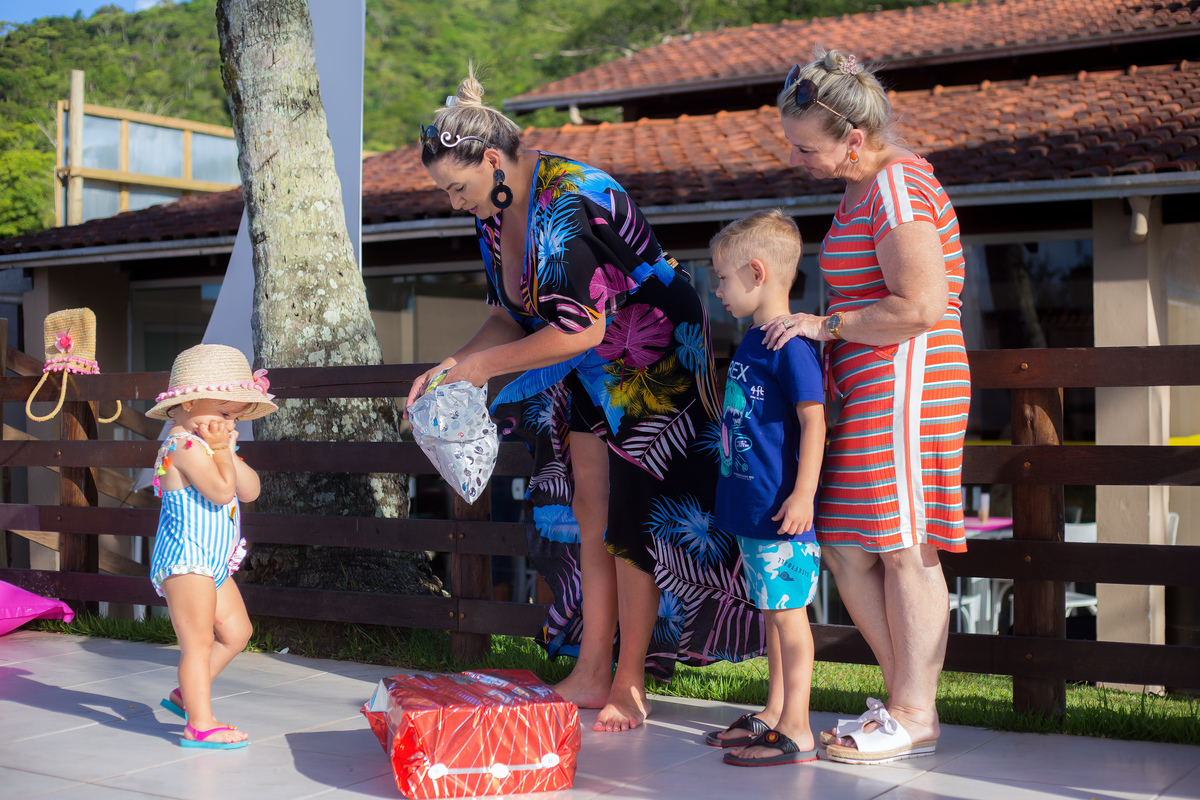 Aniversário, festa, um ano, doces, bexigas, temas, bagunça, criança, brinquedos, buffet infantil. 