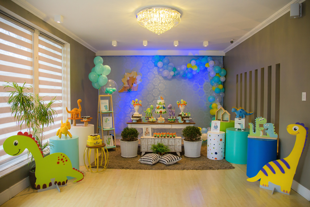 Aniversário, festa, um ano, doces, bexigas, temas, bagunça, criança, brinquedos, buffet infantil. 