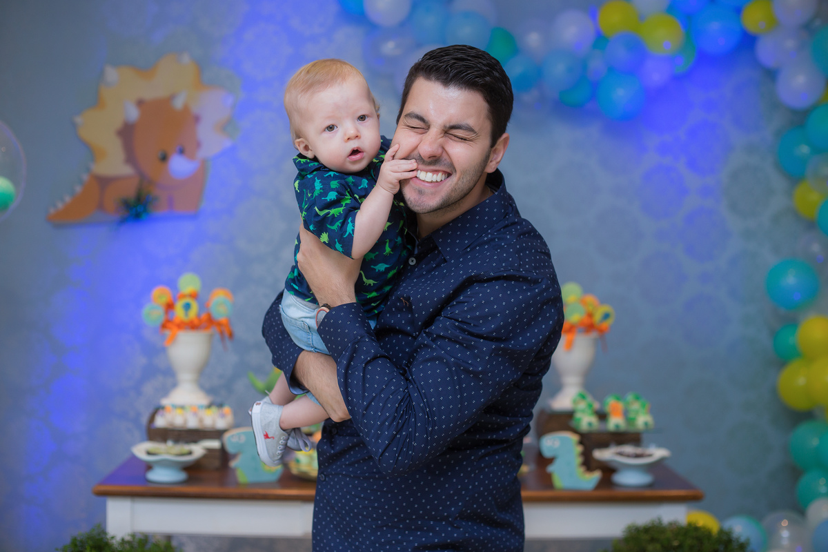 Aniversário, festa, um ano, doces, bexigas, temas, bagunça, criança, brinquedos, buffet infantil. 