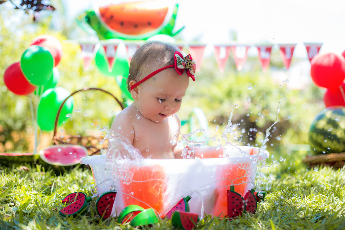 Família, criança, infantil, bagunça, smash the cake, smash the water, alegria. 