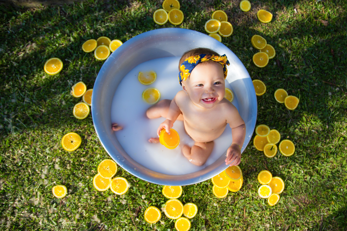 Família, criança, infantil, bagunça, smash the cake, smash the water, alegria.