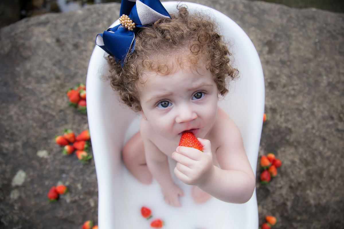 Família, criança, infantil, bagunça, smash the cake, smash the water, alegria. 