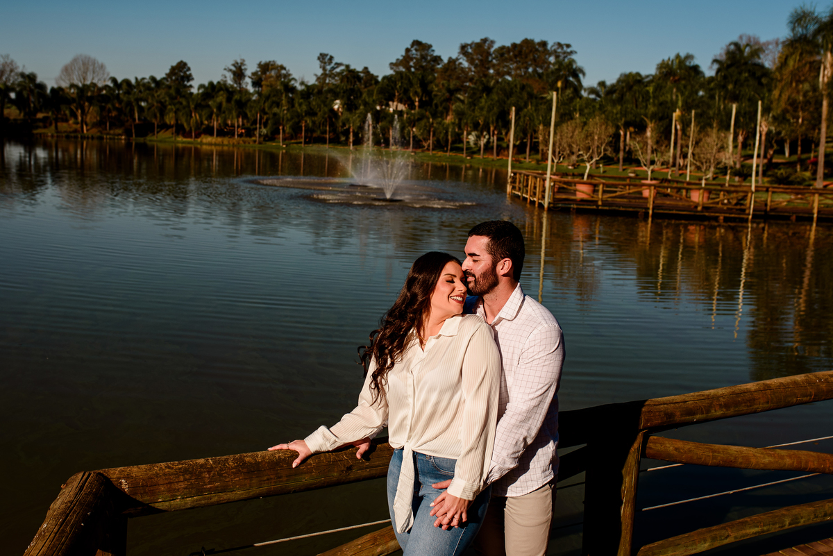 ensaio pré casamento externo casal foto bruna e welison lago das palmeiras