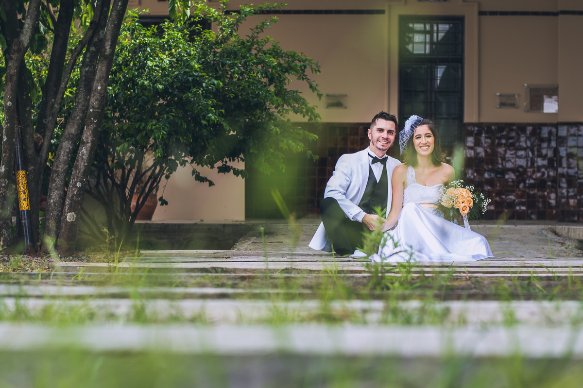 Ensaio pós-casamento realizado na estação de trem em Louveira, SP