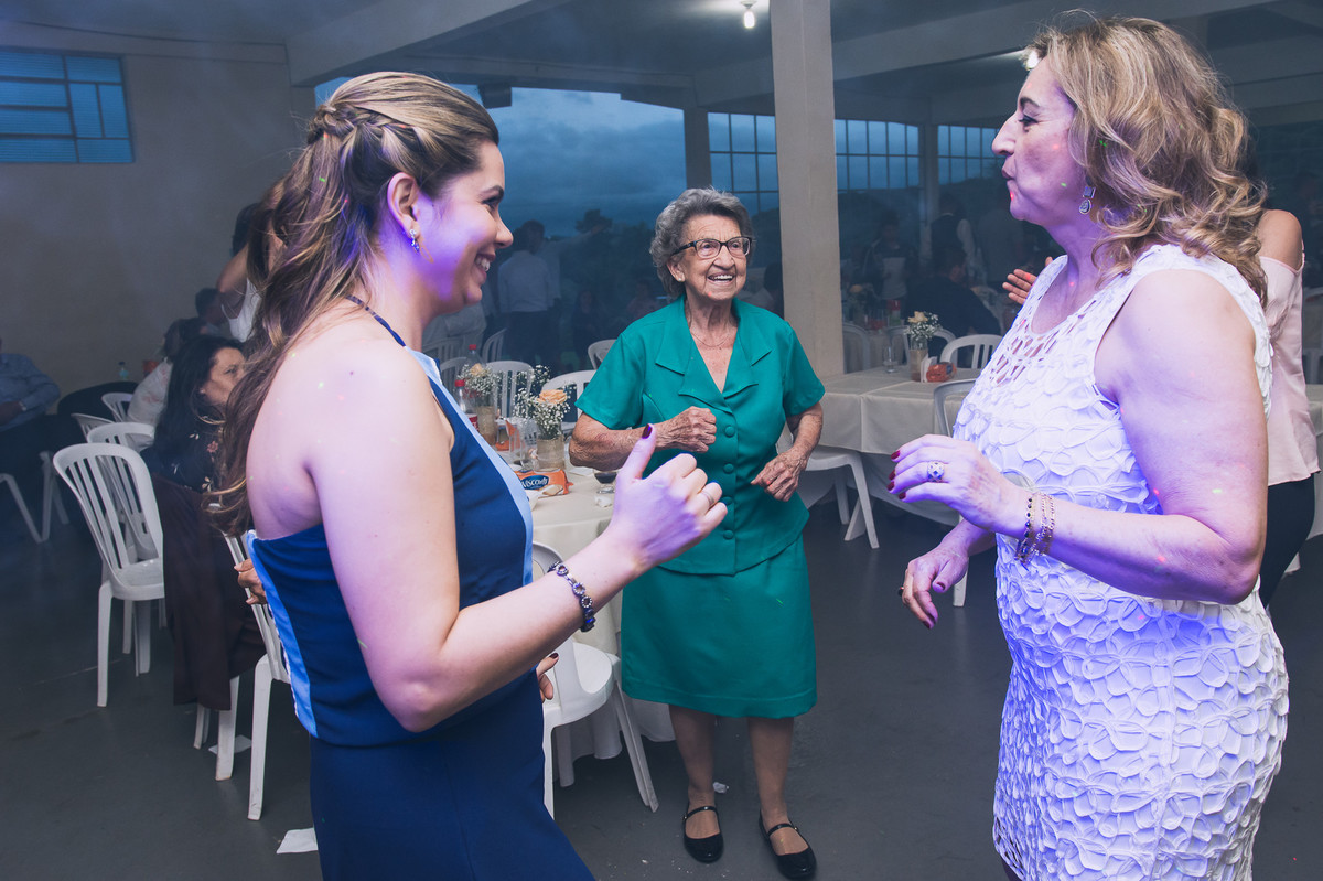 Momentos espontâneos na festa de casamento