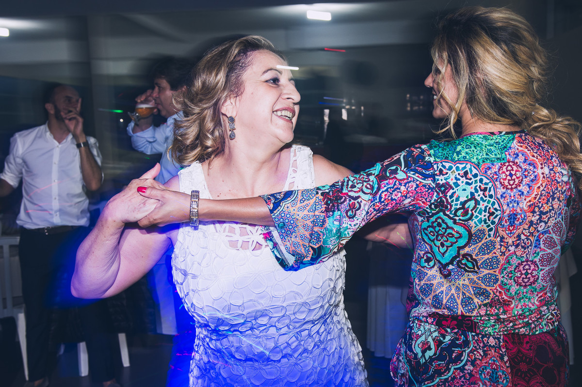 Momentos espontâneos na festa de casamento