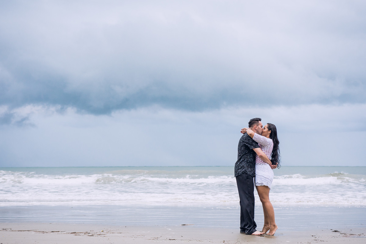 Ensaio pré-casamento na praia