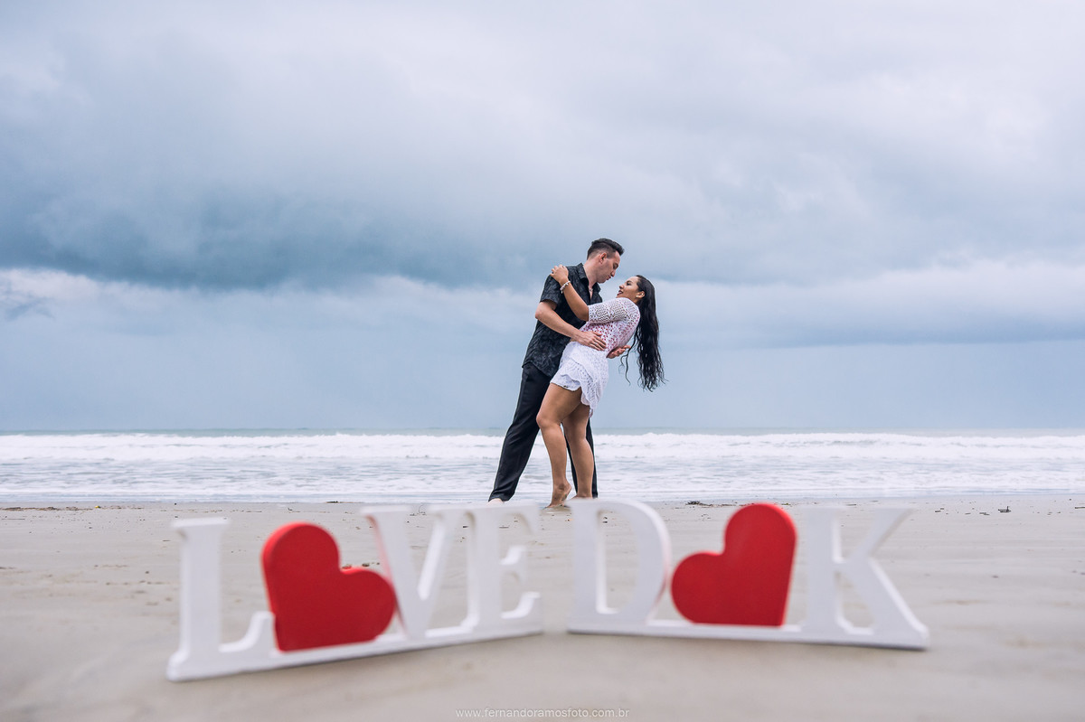 Ensaio pré-casamento na praia