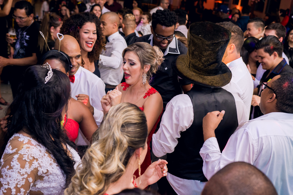 Fotografia espontânea durante a festa de casamento no espaço Mallavazi Festas e Buffet, Jundiaí, São Paulo
