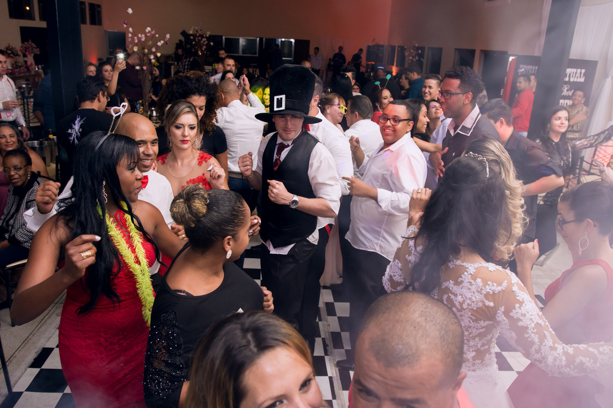 Fotografia espontânea durante a festa de casamento no espaço Mallavazi Festas e Buffet, Jundiaí, São Paulo