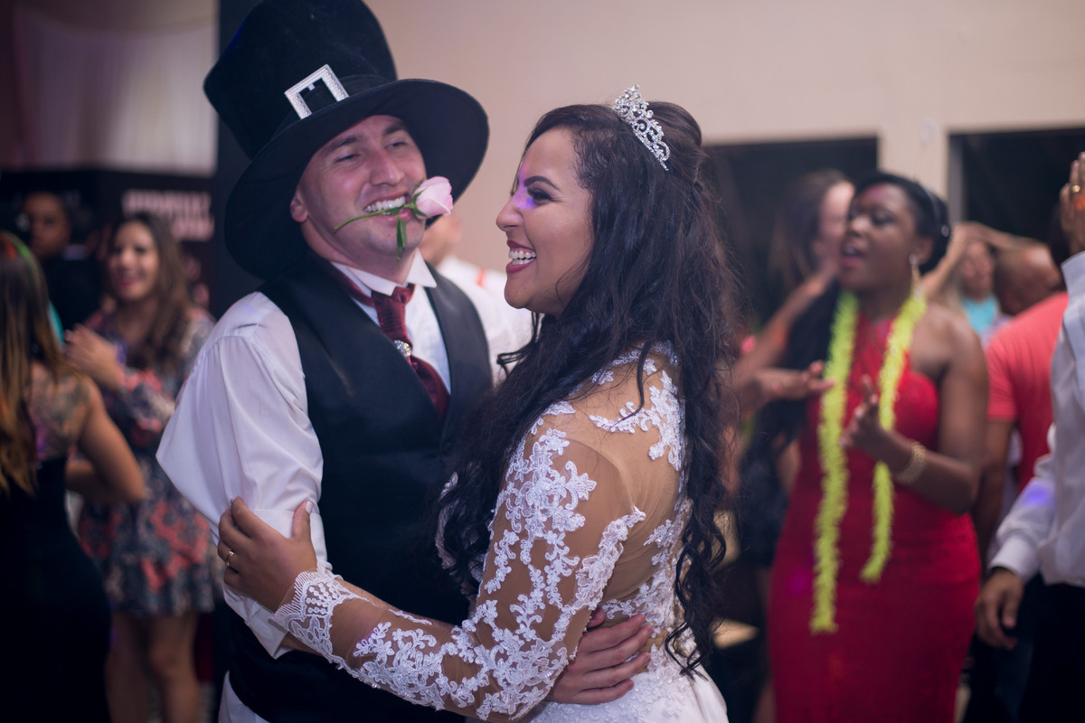 Fotografia espontânea durante a festa de casamento no espaço Mallavazi Festas e Buffet, Jundiaí, São Paulo