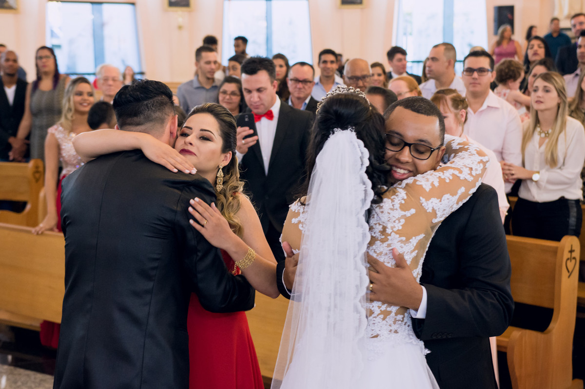 Fotografia espontânea durante celebração de casamento na paróquia sagrado coração de jesus, Jundiaí, São Paulo