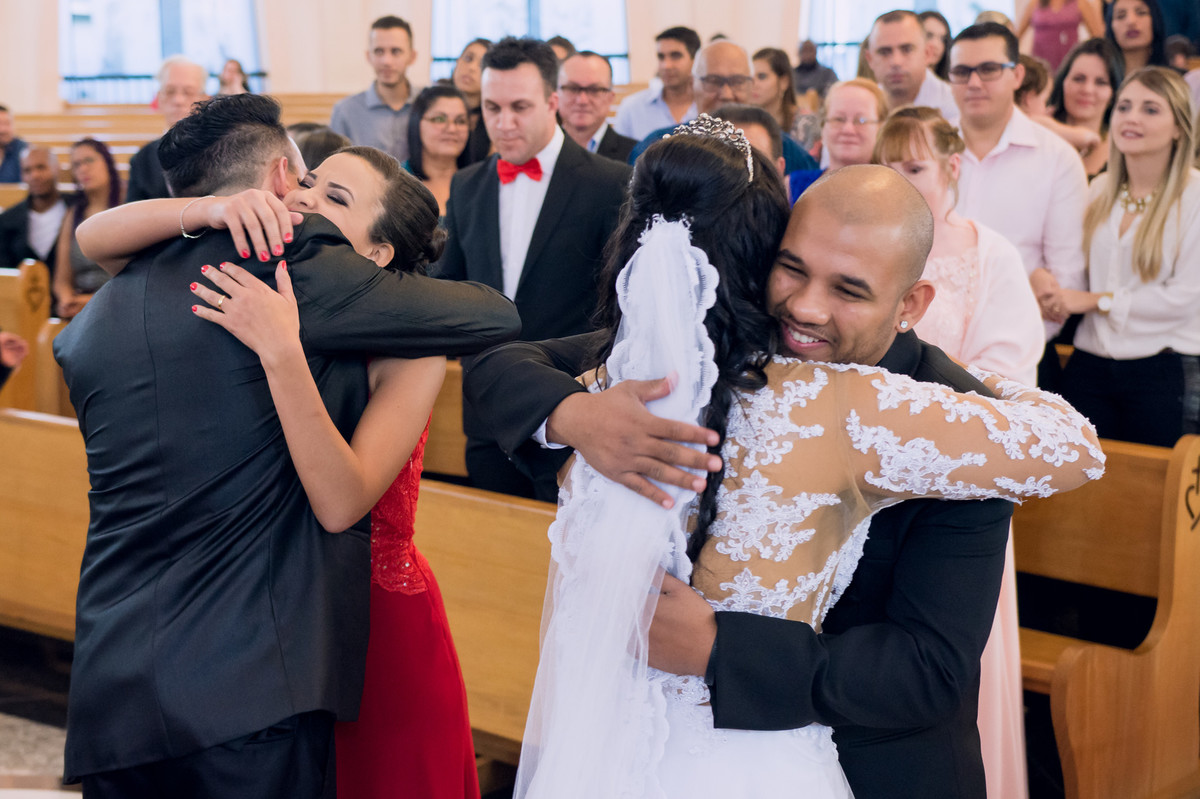 Fotografia espontânea durante celebração de casamento na paróquia sagrado coração de jesus, Jundiaí, São Paulo