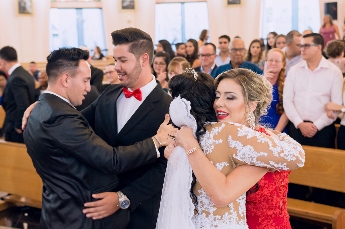 Fotografia espontânea durante celebração de casamento na paróquia sagrado coração de jesus, Jundiaí, São Paulo