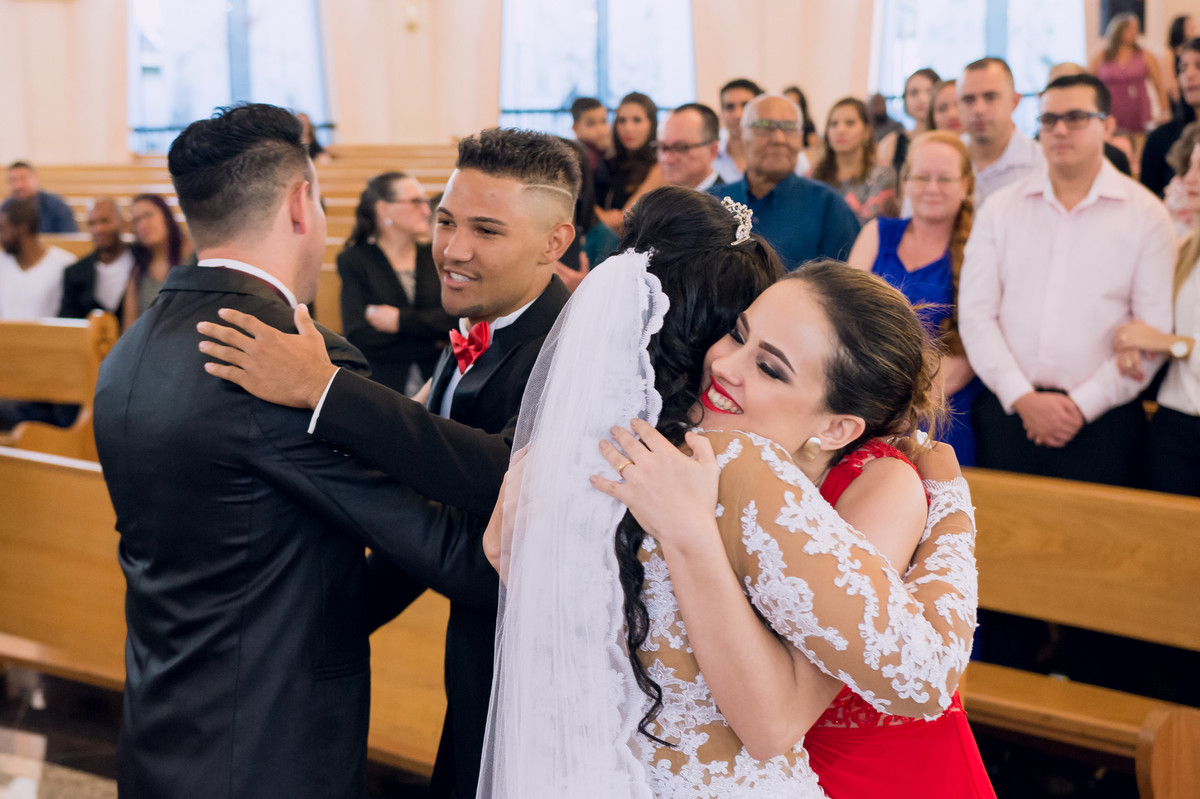 Fotografia espontânea durante celebração de casamento na paróquia sagrado coração de jesus, Jundiaí, São Paulo