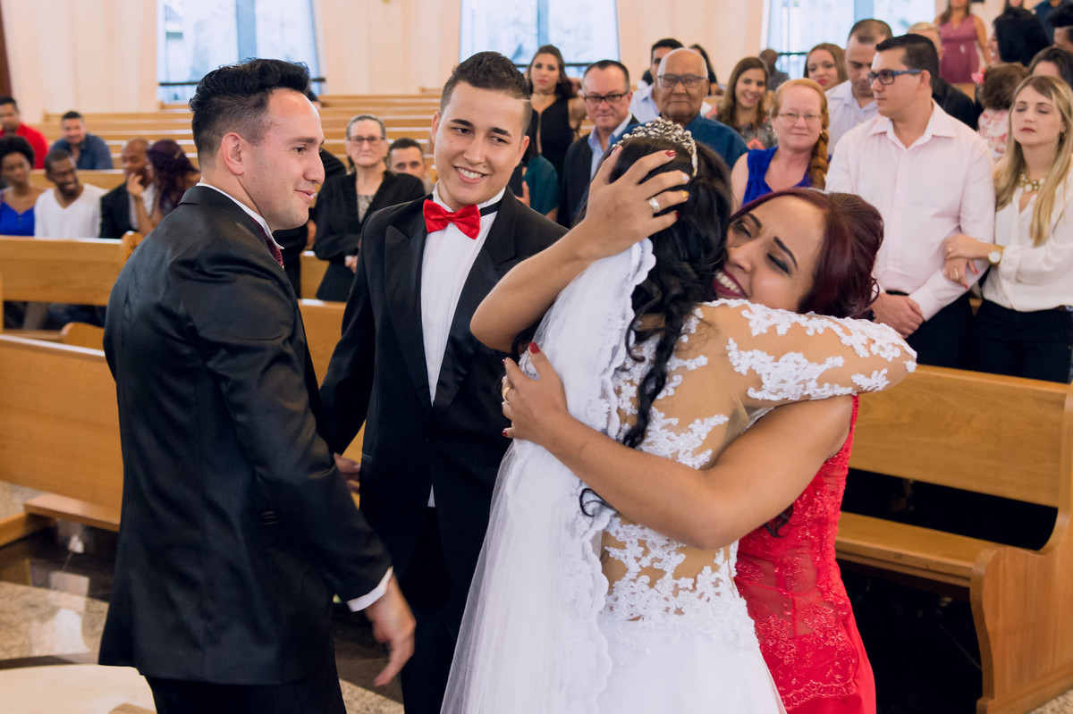 Fotografia espontânea durante celebração de casamento na paróquia sagrado coração de jesus, Jundiaí, São Paulo