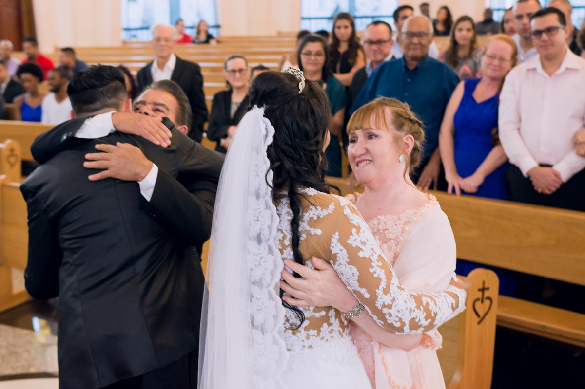 Fotografia espontânea durante celebração de casamento na paróquia sagrado coração de jesus, Jundiaí, São Paulo