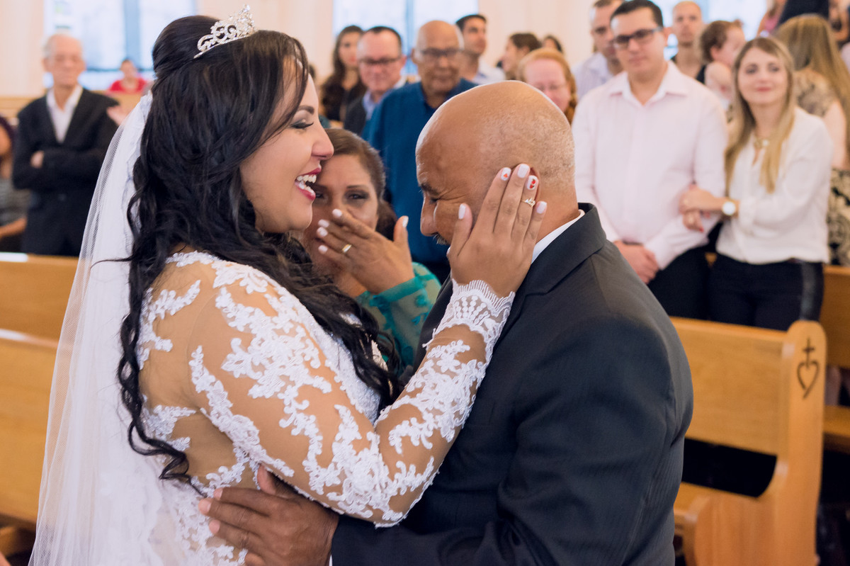 Fotografia espontânea durante celebração de casamento na paróquia sagrado coração de jesus, Jundiaí, São Paulo