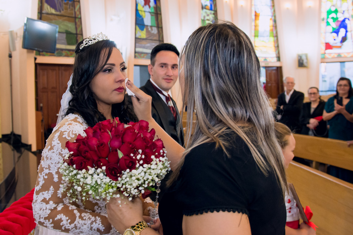 Fotografia espontânea durante celebração de casamento na paróquia sagrado coração de jesus, Jundiaí, São Paulo