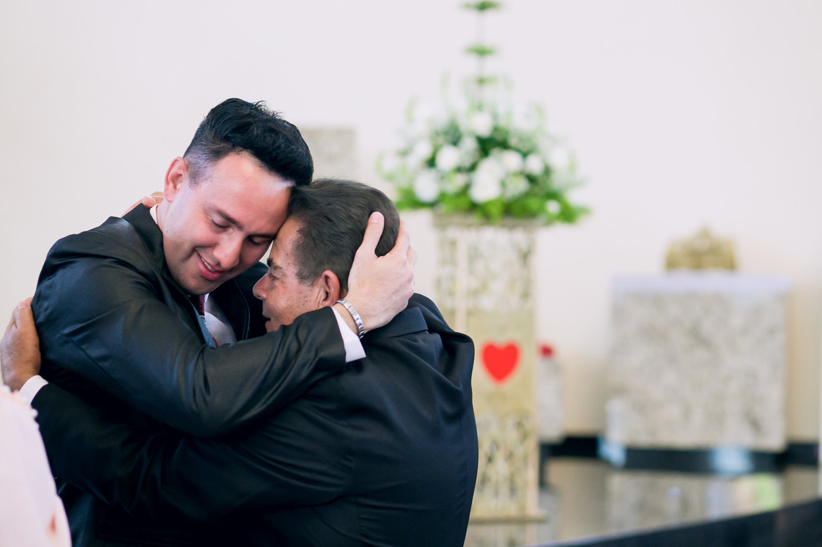 Fotografia espontânea durante celebração de casamento na paróquia sagrado coração de jesus, Jundiaí, São Paulo