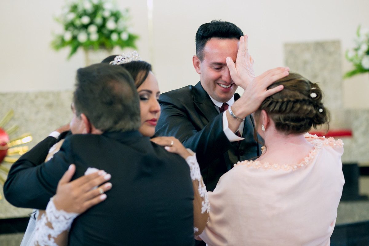 Fotografia espontânea durante celebração de casamento na paróquia sagrado coração de jesus, Jundiaí, São Paulo