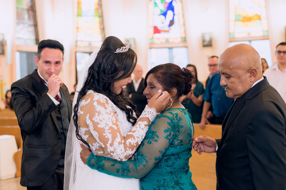 Fotografia espontânea durante celebração de casamento na paróquia sagrado coração de jesus, Jundiaí, São Paulo