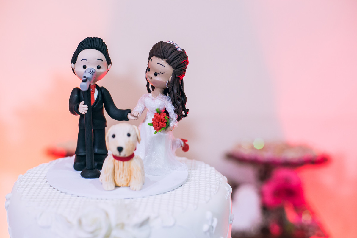 Detalhe do topo do bolo de casamento no espaço Mallavazi Festas e Buffet, Jundiaí, São Paulo