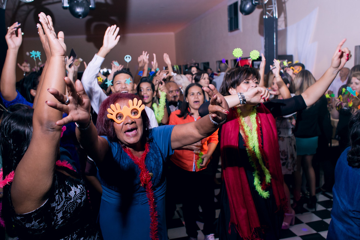 Fotografia espontânea durante a festa de casamento no espaço Mallavazi Festas e Buffet, Jundiaí, São Paulo