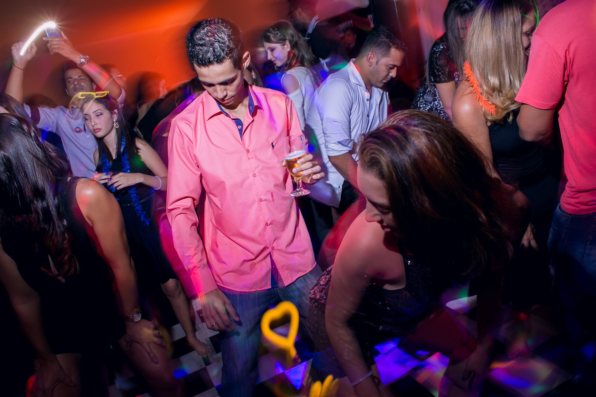 Fotografia espontânea durante a festa de casamento no espaço Mallavazi Festas e Buffet, Jundiaí, São Paulo